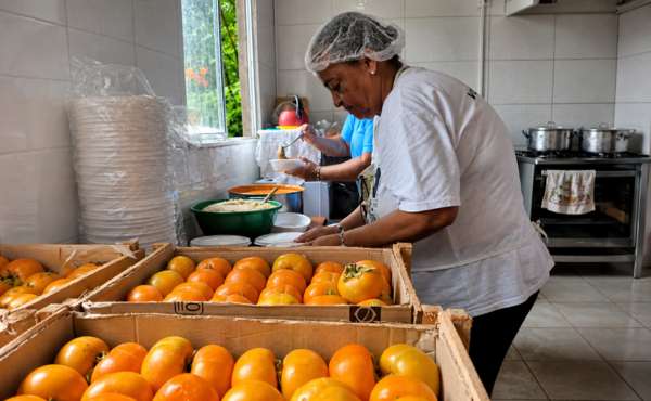 Cozinha Solidária da ONG É Por Amor