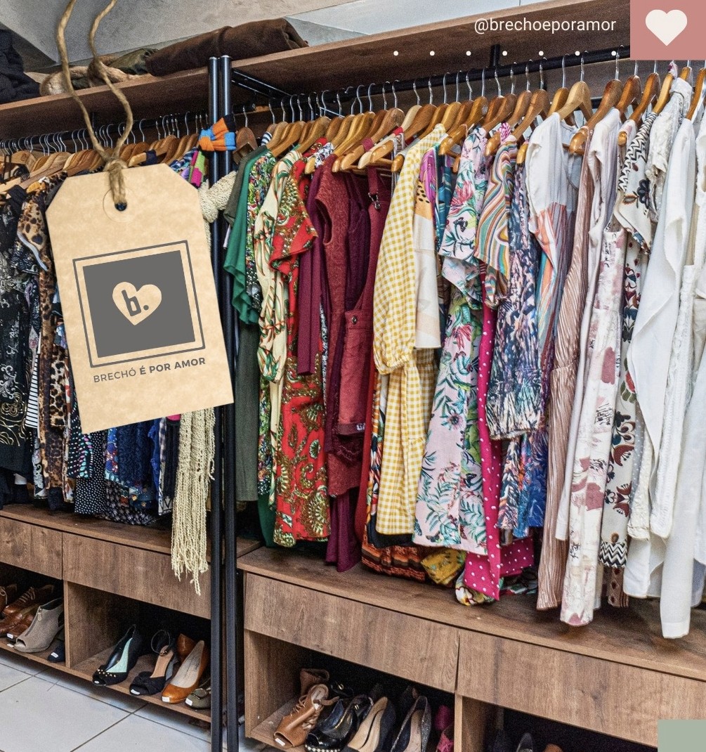 Interior of the É Por Amor Thrift Store in Copacabana